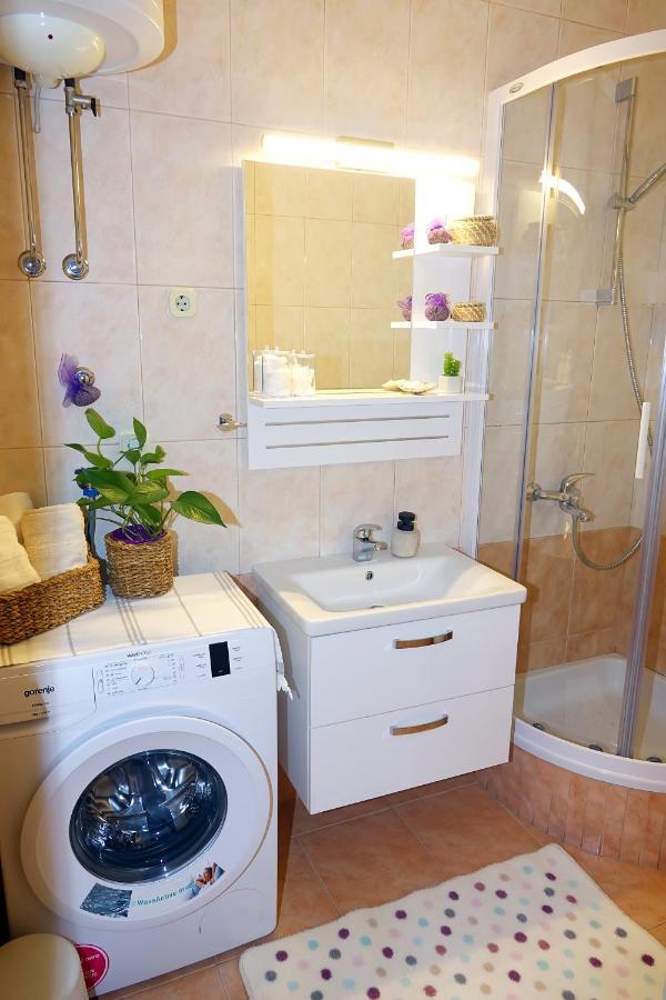 Two-Bedroom Apartment In The Centre Makarska Luaran gambar